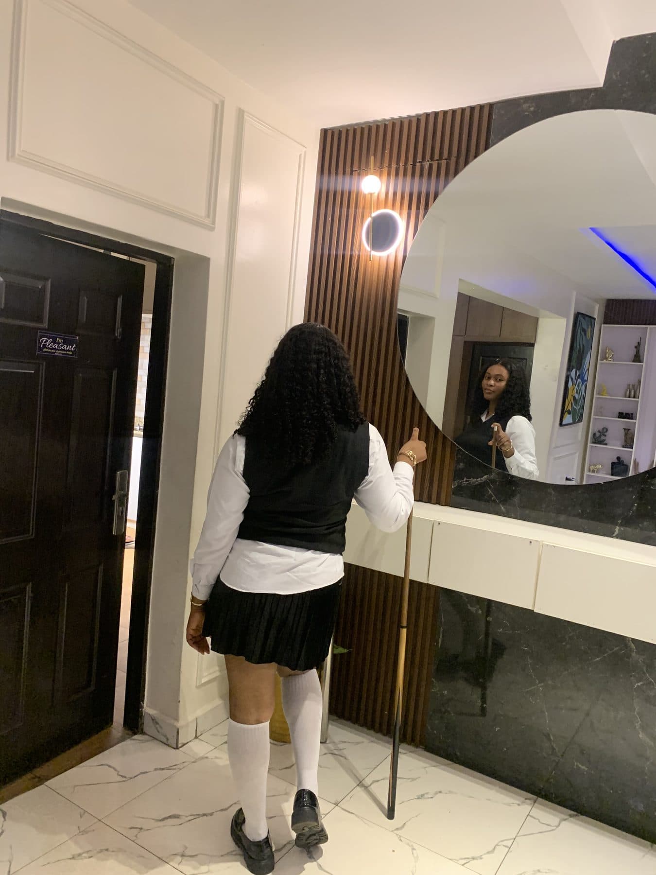Mirror check before the set